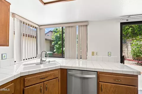 Kitchen - 192 La Veta Dr, Camarillo, CA 93012 photo 2 of 3