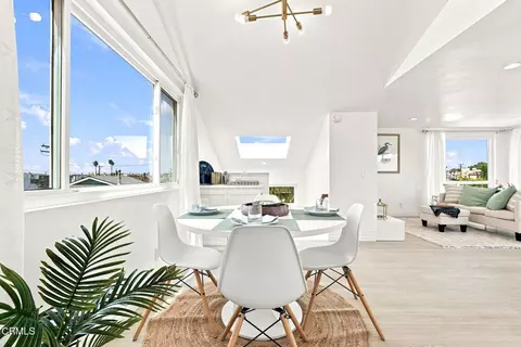 Dining - 2301 Chico Ct, Oxnard, CA 93035 photo 3 of 4