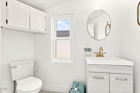 Bath - 2301 Chico Ct, Oxnard, CA 93035 photo 1 of 5