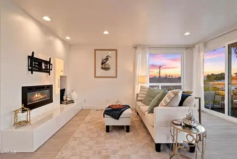 Living - 2301 Chico Ct, Oxnard, CA 93035 photo 4 of 4