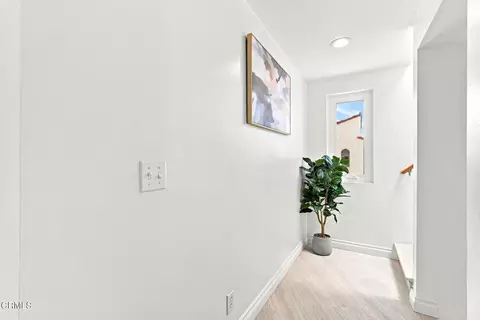 Entry Way - 2301 Chico Ct, Oxnard, CA 93035 photo 6 of 7