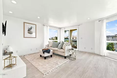 Living - 2301 Chico Ct, Oxnard, CA 93035 photo 1 of 4