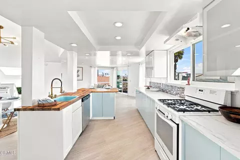 Kitchen - 2301 Chico Ct, Oxnard, CA 93035 photo 2 of 5