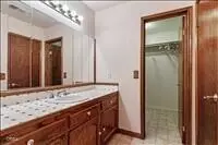 Bath - 30435 Horsethief Dr, Tehachapi, CA 93561 photo 4 of 5