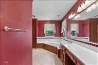 Bath - 30435 Horsethief Dr, Tehachapi, CA 93561 photo 2 of 5