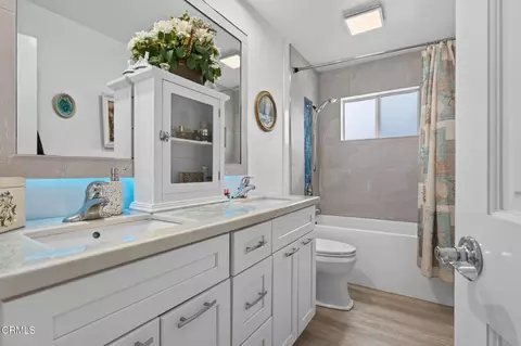 Bath - 141 Pasadena Ave, Oxnard, CA 93035 photo 2 of 2
