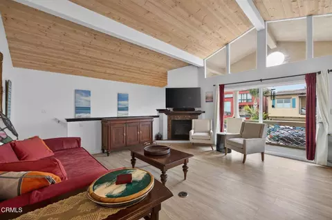 Living - 141 Pasadena Ave, Oxnard, CA 93035 photo 4 of 5