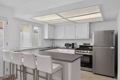 Kitchen - 141 Pasadena Ave, Oxnard, CA 93035 photo 2 of 9