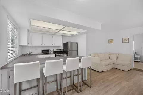 Kitchen - 141 Pasadena Ave, Oxnard, CA 93035 photo 4 of 9