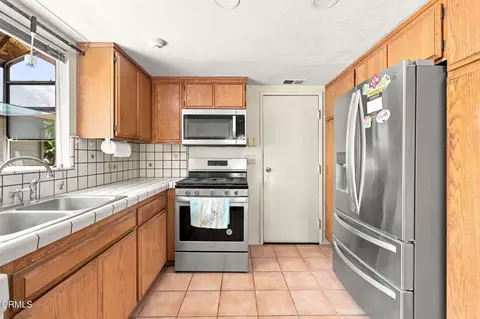 Kitchen - 87 Olive St, Oak View, CA 93022 photo 4 of 4