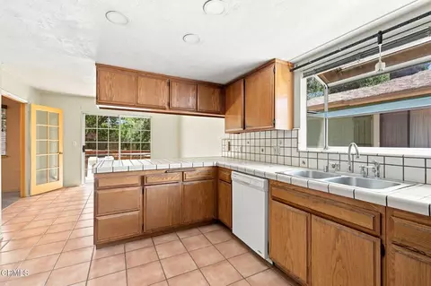 Kitchen - 87 Olive St, Oak View, CA 93022 photo 3 of 4