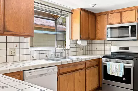 Kitchen - 87 Olive St, Oak View, CA 93022 photo 2 of 4