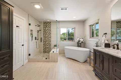 Bath - 10539 Chippenham Rd, Santa Rosa Valley, CA 93012 photo 10 of 12