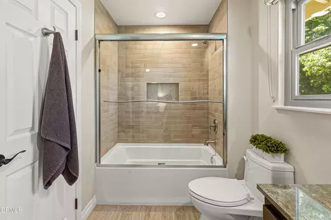 Bath - 10539 Chippenham Rd, Santa Rosa Valley, CA 93012 photo 4 of 12