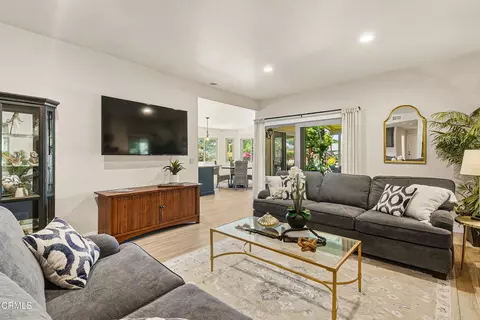 Living - 10539 Chippenham Rd, Santa Rosa Valley, CA 93012 photo 7 of 7