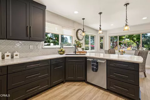 Kitchen - 10539 Chippenham Rd, Santa Rosa Valley, CA 93012 photo 4 of 6