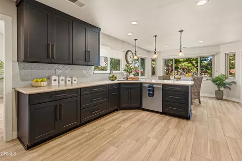 Kitchen - 10539 Chippenham Rd, Santa Rosa Valley, CA 93012 photo 3 of 6
