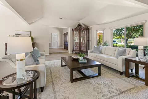 Living - 10539 Chippenham Rd, Santa Rosa Valley, CA 93012 photo 3 of 7
