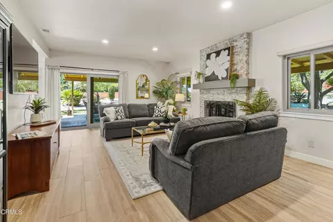 Living - 10539 Chippenham Rd, Santa Rosa Valley, CA 93012 photo 5 of 7