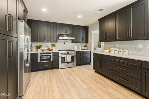 Kitchen - 10539 Chippenham Rd, Santa Rosa Valley, CA 93012 photo 1 of 6