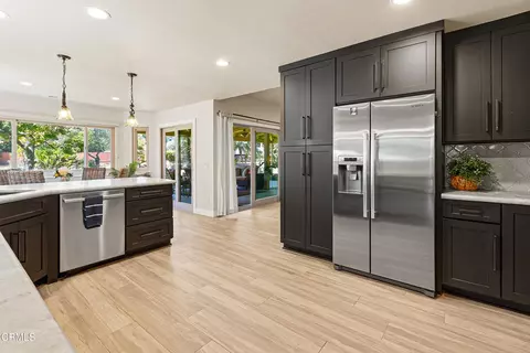 Kitchen - 10539 Chippenham Rd, Santa Rosa Valley, CA 93012 photo 2 of 6