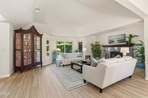 Living - 10539 Chippenham Rd, Santa Rosa Valley, CA 93012 photo 4 of 7