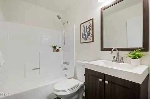 Bath - 3420 Olds Rd, Oxnard, CA 93033 photo 2 of 3