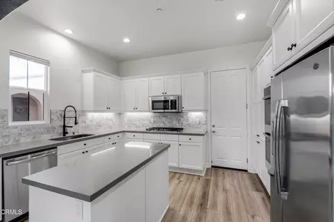 Kitchen - 1625 Range Rd, Oxnard, CA 93036 photo 2 of 6