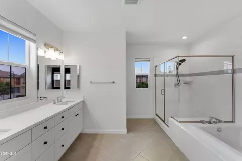 Bath - 1625 Range Rd, Oxnard, CA 93036 photo 2 of 3