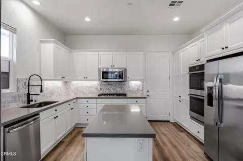 Kitchen - 1625 Range Rd, Oxnard, CA 93036 photo 3 of 6