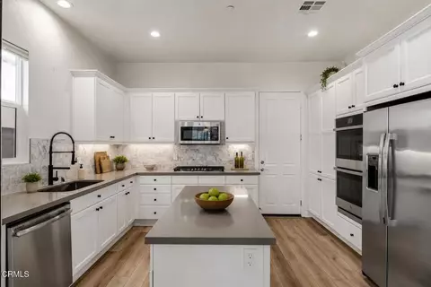 Kitchen - 1625 Range Rd, Oxnard, CA 93036 photo 4 of 6