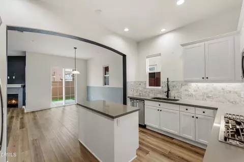 Entry Way - 1625 Range Rd, Oxnard, CA 93036 photo 3 of 4