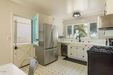 Kitchen - 115 Valley View Dr, Oak View, CA 93022 photo 2 of 3