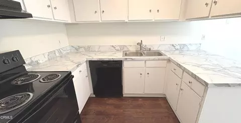 Kitchen - 2304 Miramar Walk, Oxnard, CA 93035 photo 2 of 2