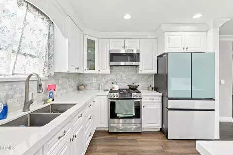 565 E Olive St, Oxnard, CA 93033 photo 8