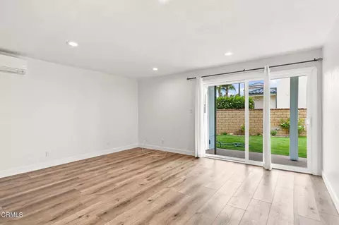 Living - 3089 Bayshore Ave, Ventura, CA 93001 photo 6 of 7