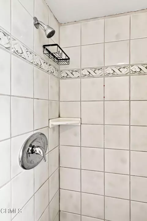 Bath - 3089 Bayshore Ave, Ventura, CA 93001 photo 3 of 5