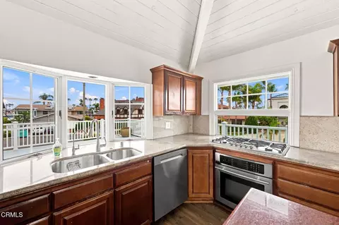 Kitchen - 3089 Bayshore Ave, Ventura, CA 93001 photo 3 of 8