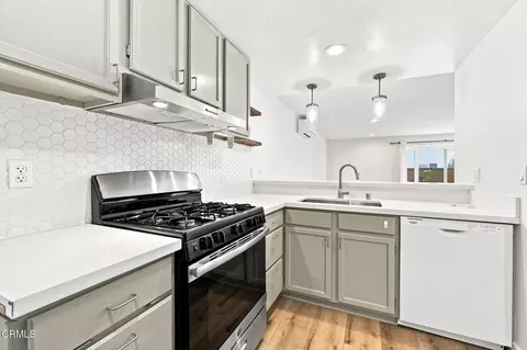 Kitchen - 3089 Bayshore Ave, Ventura, CA 93001 photo 7 of 8