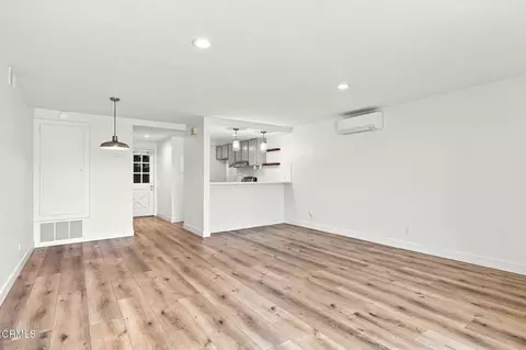 Living - 3089 Bayshore Ave, Ventura, CA 93001 photo 7 of 7