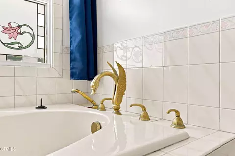 Bath - 3089 Bayshore Ave, Ventura, CA 93001 photo 2 of 5