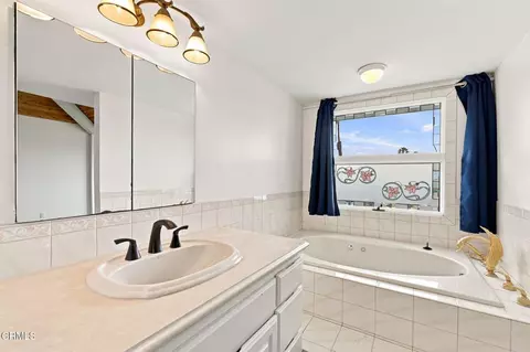 Bath - 3089 Bayshore Ave, Ventura, CA 93001 photo 1 of 5