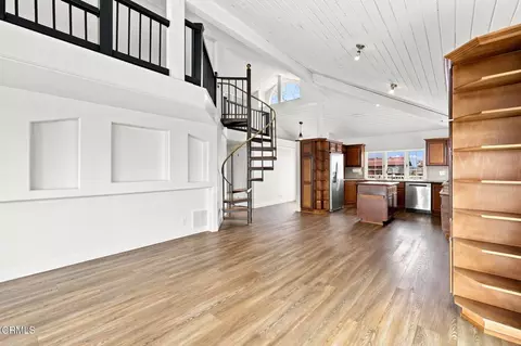 Living - 3089 Bayshore Ave, Ventura, CA 93001 photo 2 of 7