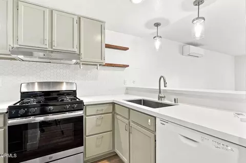 Kitchen - 3089 Bayshore Ave, Ventura, CA 93001 photo 5 of 8
