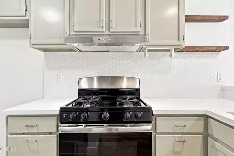 Kitchen - 3089 Bayshore Ave, Ventura, CA 93001 photo 6 of 8