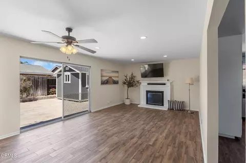 Living - 1001 Redwood St, Oxnard, CA 93033 photo 1 of 4