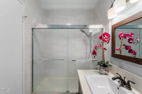 Bath - 1001 Redwood St, Oxnard, CA 93033 photo 2 of 3