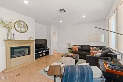 Living - 1518 Windshore Way, Oxnard, CA 93035 photo 1 of 1