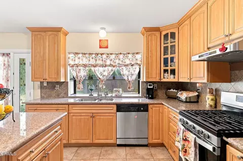 Kitchen - 1935 El Rancho Dr, Camarillo, CA 93010 photo 4 of 5