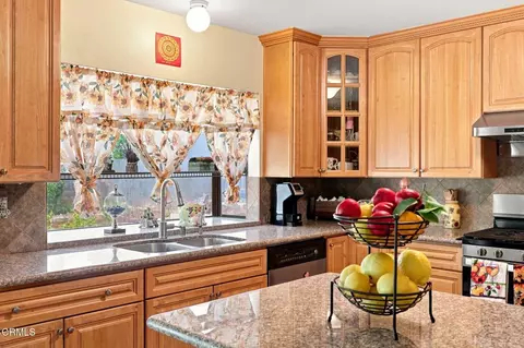 Kitchen - 1935 El Rancho Dr, Camarillo, CA 93010 photo 3 of 5